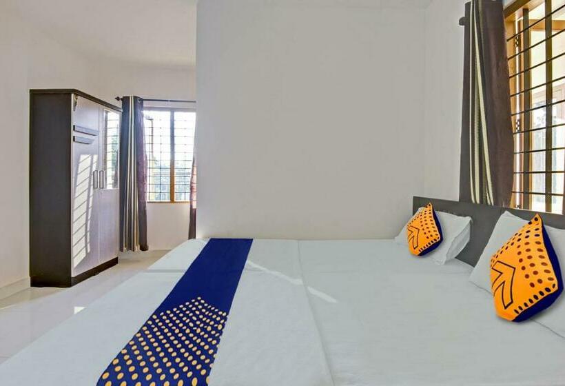 三人经典房间, Spot On Royal Heights