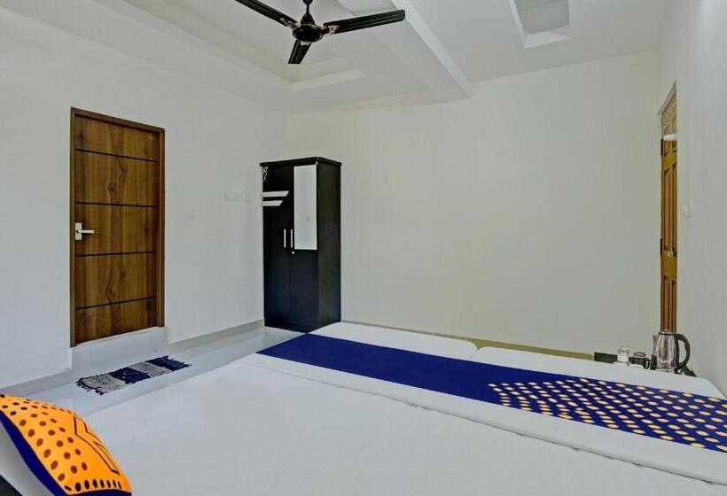 三人经典房间, Spot On Royal Heights