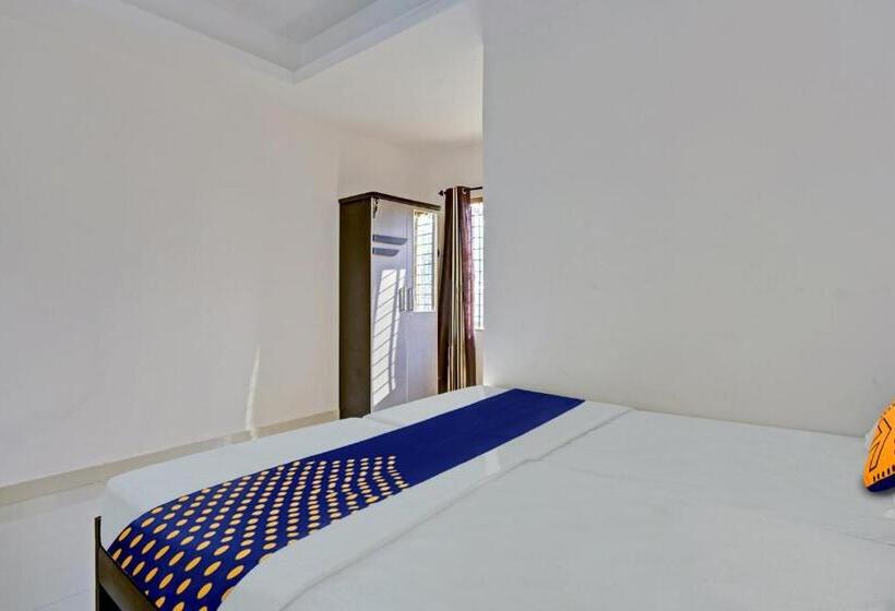 三人经典房间, Spot On Royal Heights