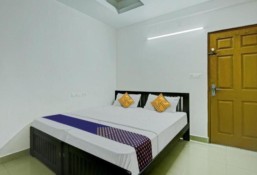 三人经典房间, Spot On Royal Heights