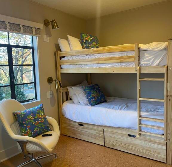 סוויטה דלוקס, Blue Ridge Tourist Court