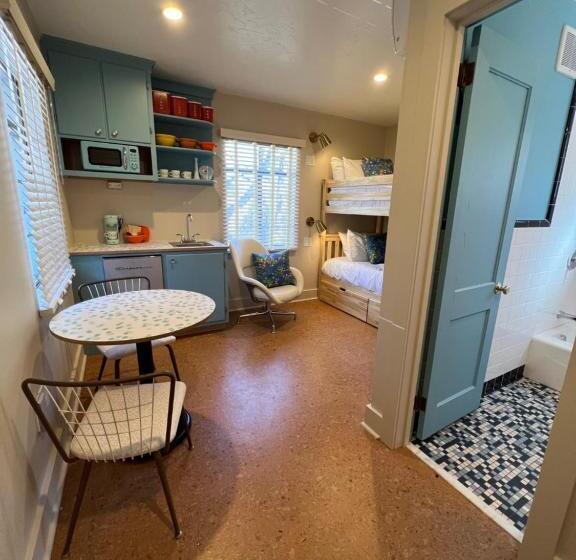 סוויטה דלוקס, Blue Ridge Tourist Court