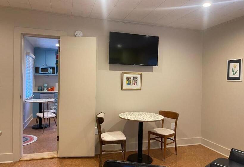 סוויטה דלוקס, Blue Ridge Tourist Court