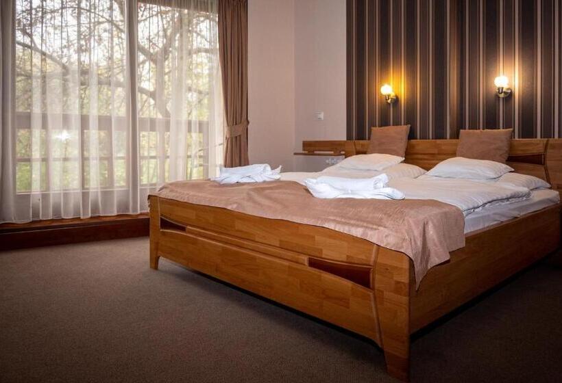 Номер Стандарт, Atryum