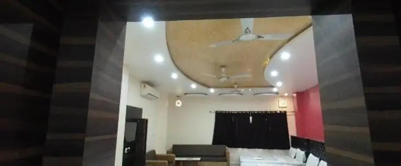 デラックスの4人部屋, Naman Palace Ujjain