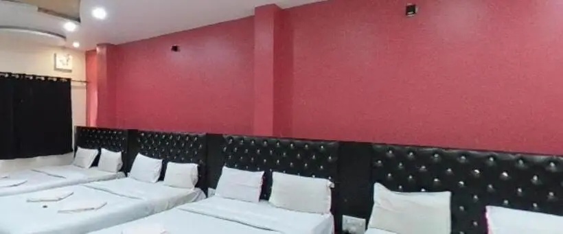 デラックスの4人部屋, Naman Palace Ujjain