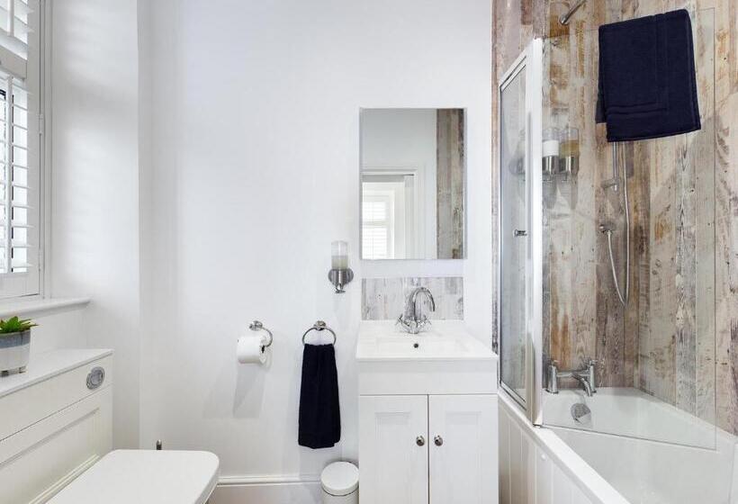 带大床的豪华间, Driftwood Boutique Guest House