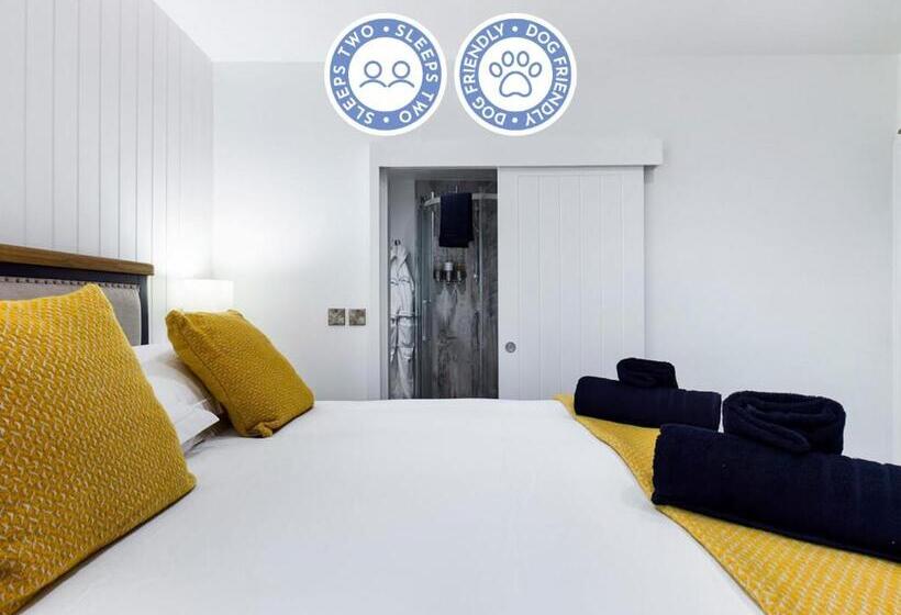 带大床的高级房间, Driftwood Boutique Guest House