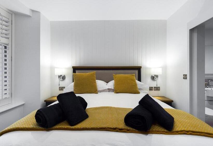 带大床的高级房间, Driftwood Boutique Guest House