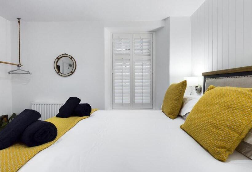 带大床的高级房间, Driftwood Boutique Guest House