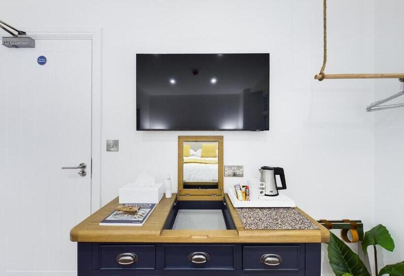 带大床的高级房间, Driftwood Boutique Guest House