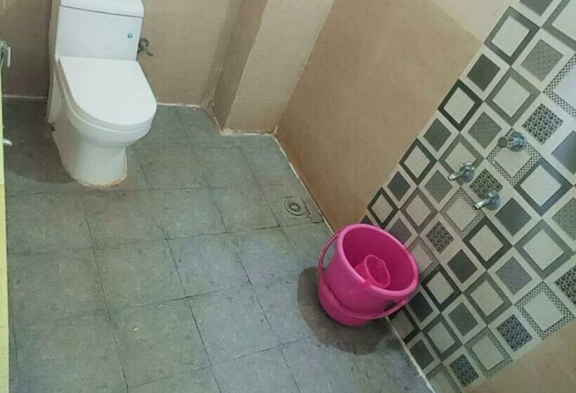 Номер Economy, Keerthi