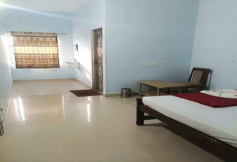 Номер Economy, Keerthi