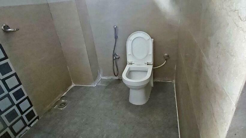 Номер Economy, Keerthi