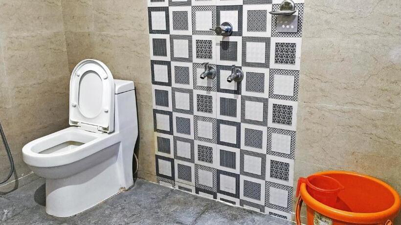 Номер Economy, Keerthi