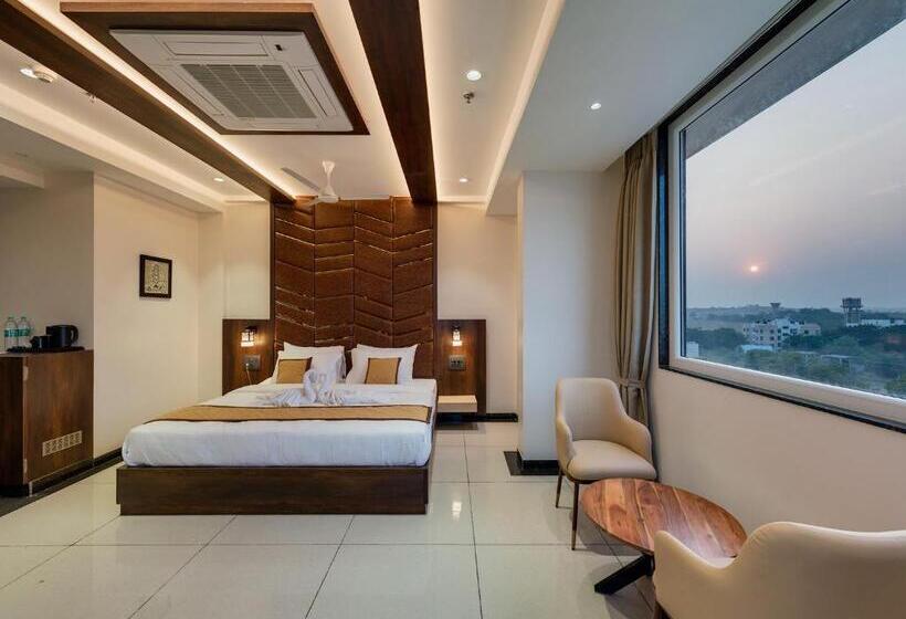 جناح, Golden Leaf Resort