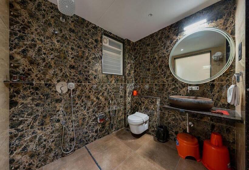 جناح, Golden Leaf Resort