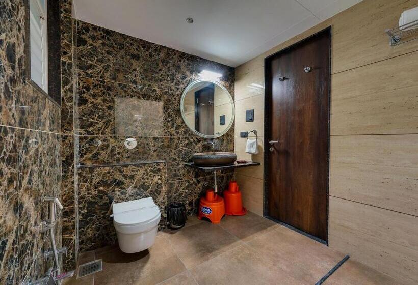 جناح, Golden Leaf Resort