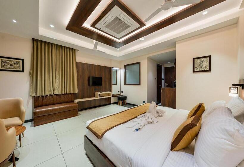 جناح, Golden Leaf Resort