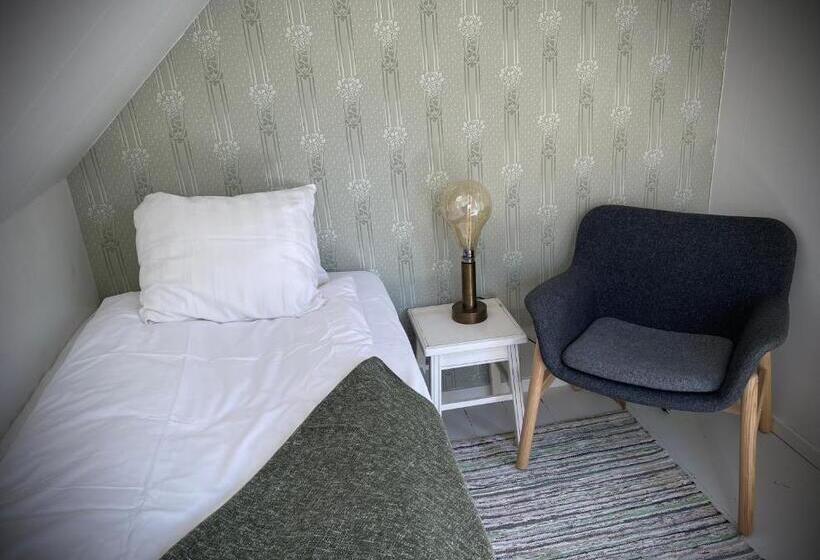 إستديو عائلى, Gåsen Out B&b