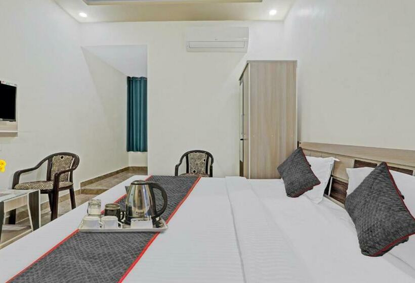 اتاق کلاسیک سه تخته, Townhouse 1160 P.s.palace Near Amausi Metro Station