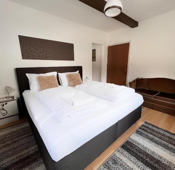 חדר סטנדרט לארבעה, Casa Ema Austria