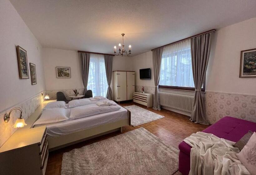 חדר לארבעה סטנדרטי עם מרפסת, Casa Ema Austria