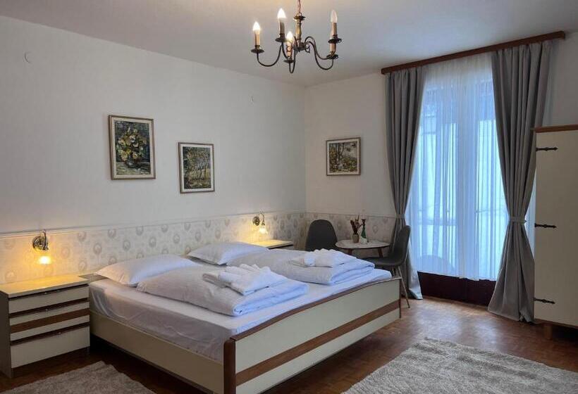 חדר לארבעה סטנדרטי עם מרפסת, Casa Ema Austria