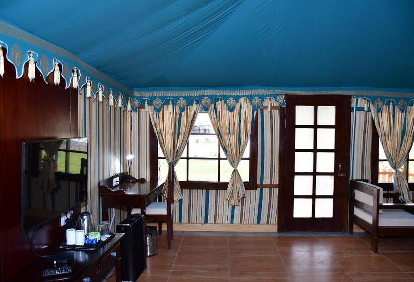 غرفة قياسية مطلّة علي حمام السباحة, Ananda Resort