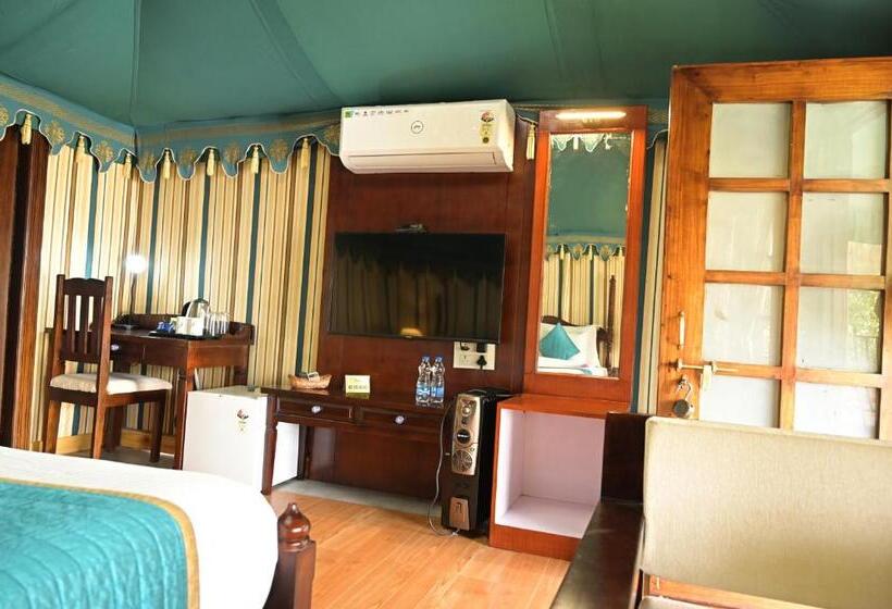 غرفة قياسية مطلّة علي حمام السباحة, Ananda Resort