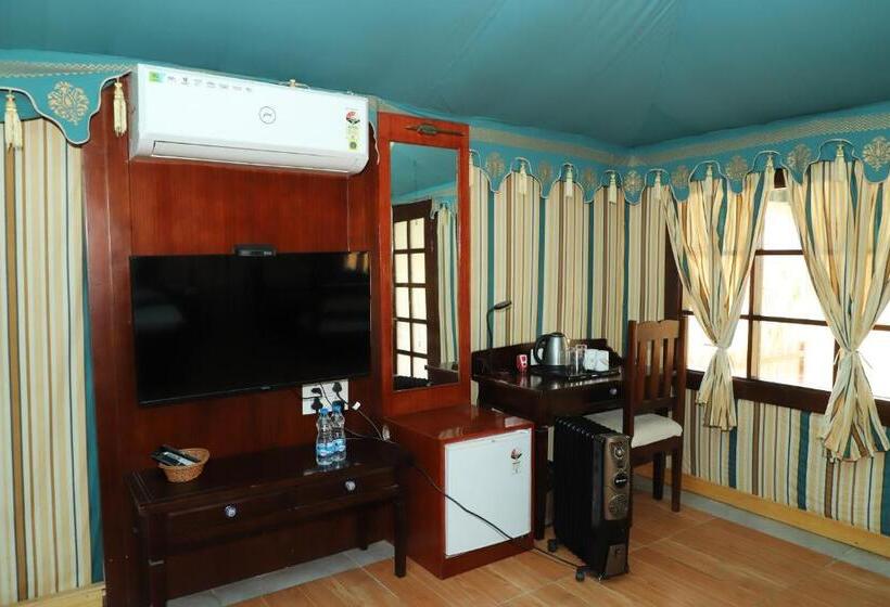 غرفة قياسية مطلّة علي حمام السباحة, Ananda Resort