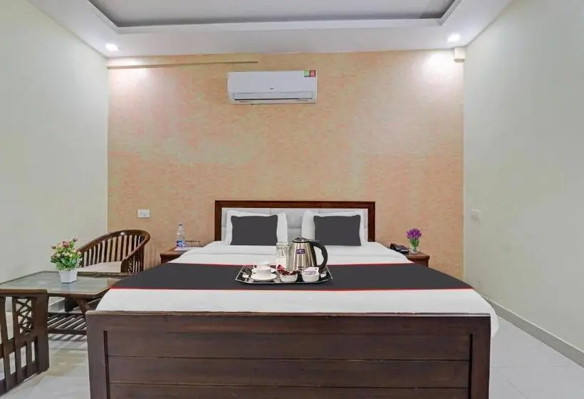 اتاق کلاسیک سه تخته, Premnagar Heights
