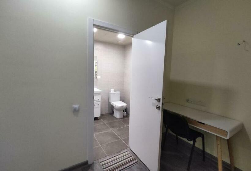 스탠다드 룸, Woolway Studios