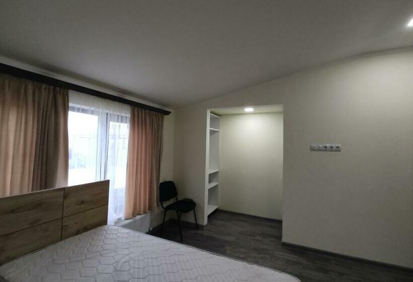 스탠다드 룸, Woolway Studios