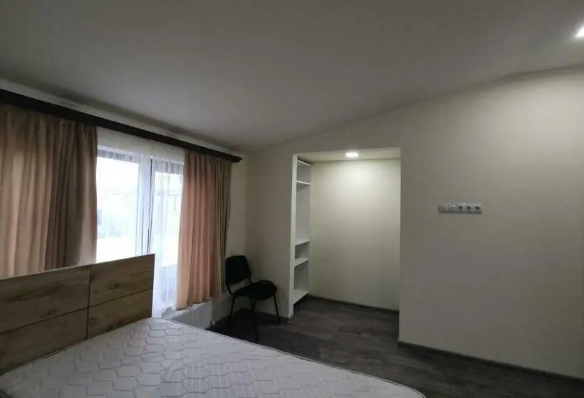 اتاق استاندارد, Woolway Studios