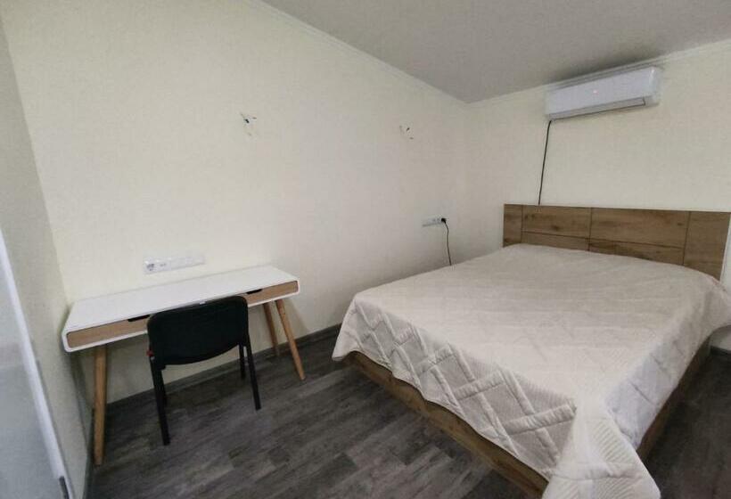 스탠다드 룸, Woolway Studios