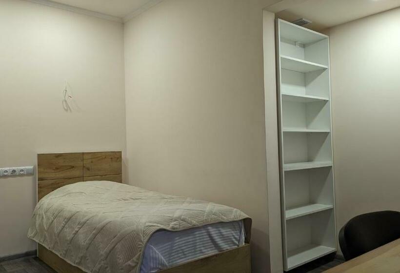 스탠다드 룸, Woolway Studios