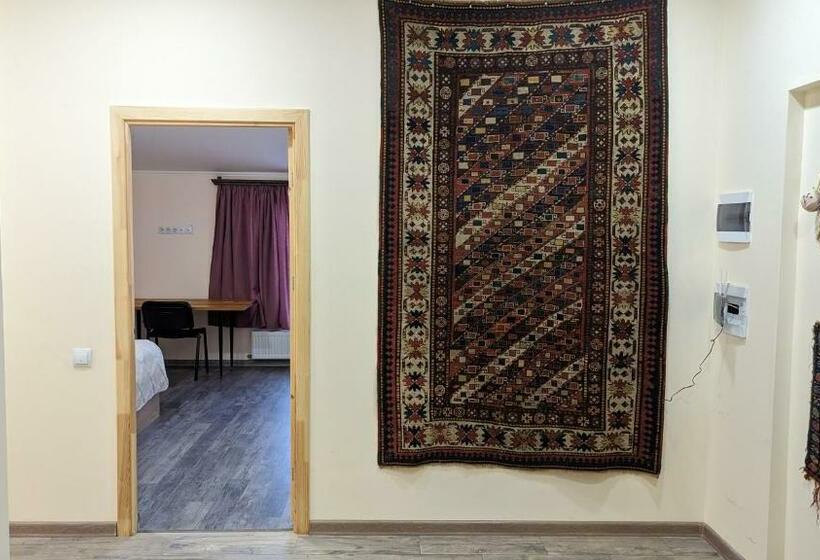 스탠다드 룸, Woolway Studios