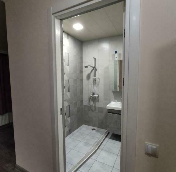 스탠다드 룸, Woolway Studios