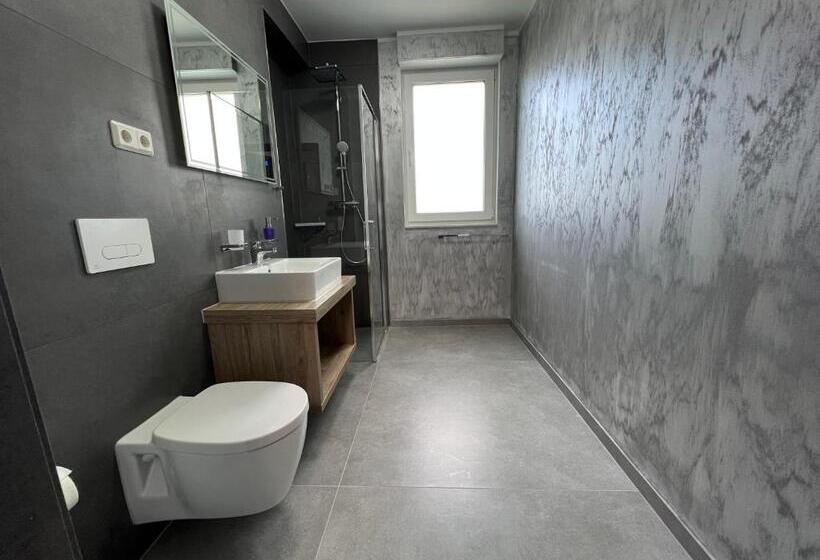 شقة غرفة واحدة, Bonapart