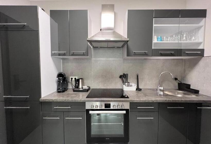 شقة غرفة واحدة, Bonapart