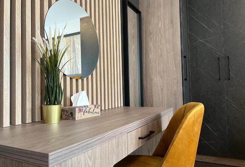 شقة غرفة واحدة, Bonapart