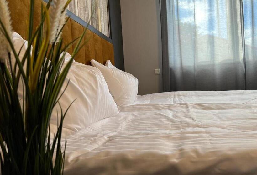 شقة غرفة واحدة, Bonapart