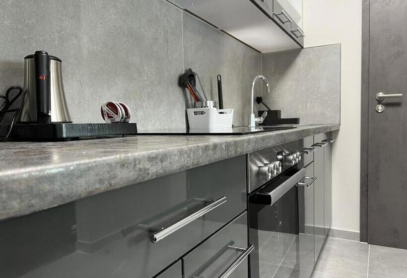 شقة غرفة واحدة, Bonapart