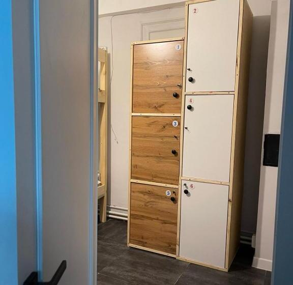 تختخواب در اتاق مشترک, Hostel Del Luna