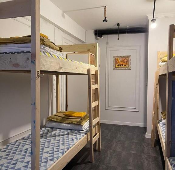 تختخواب در اتاق مشترک, Hostel Del Luna