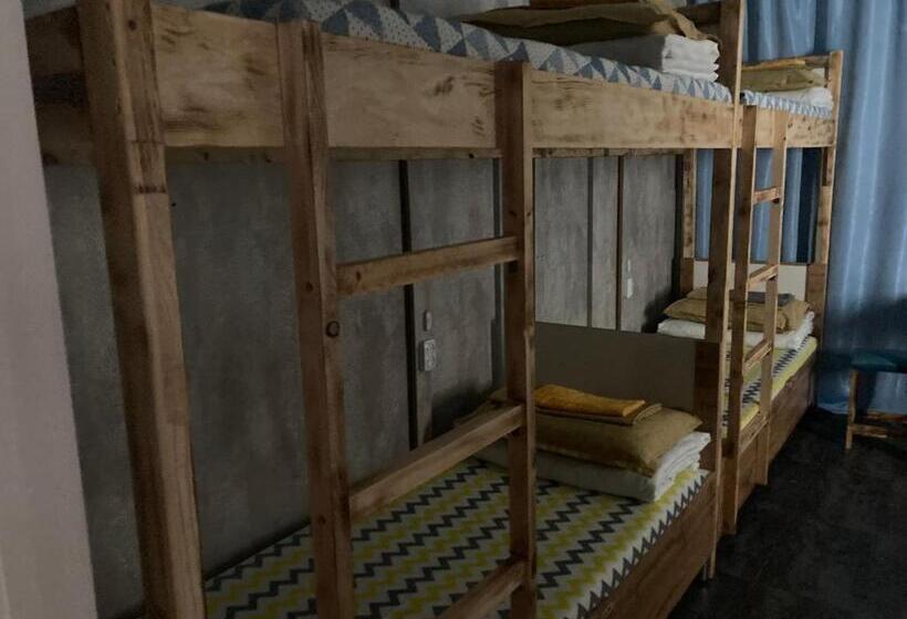 تختخواب در اتاق مشترک, Hostel Del Luna