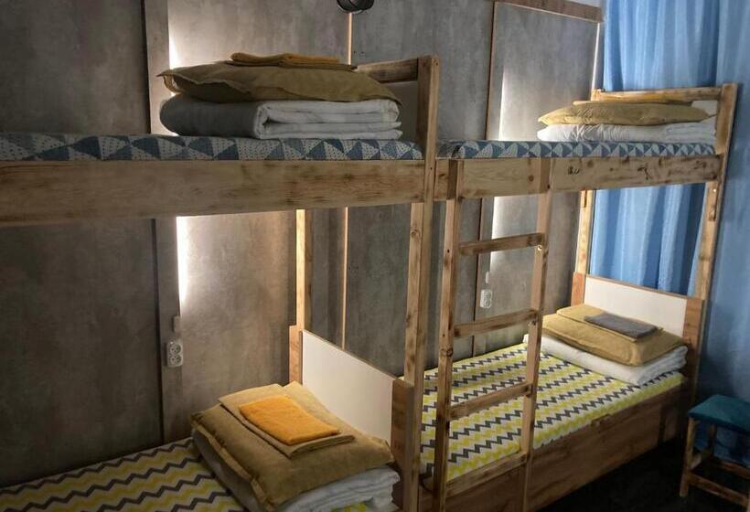 تختخواب در اتاق مشترک, Hostel Del Luna