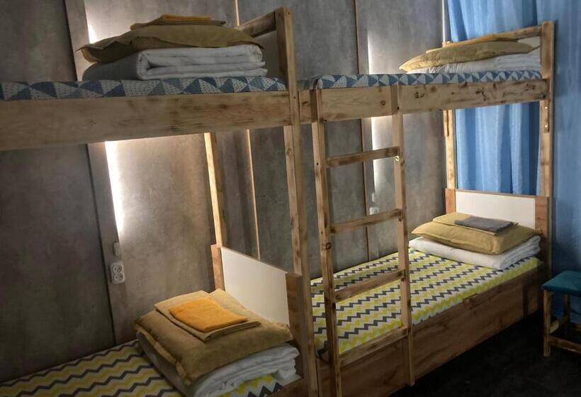 تختخواب در اتاق مشترک, Hostel Del Luna