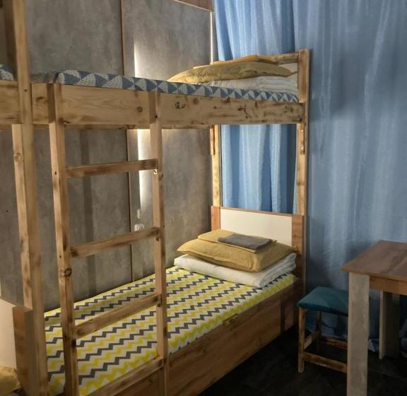 تختخواب در اتاق مشترک, Hostel Del Luna